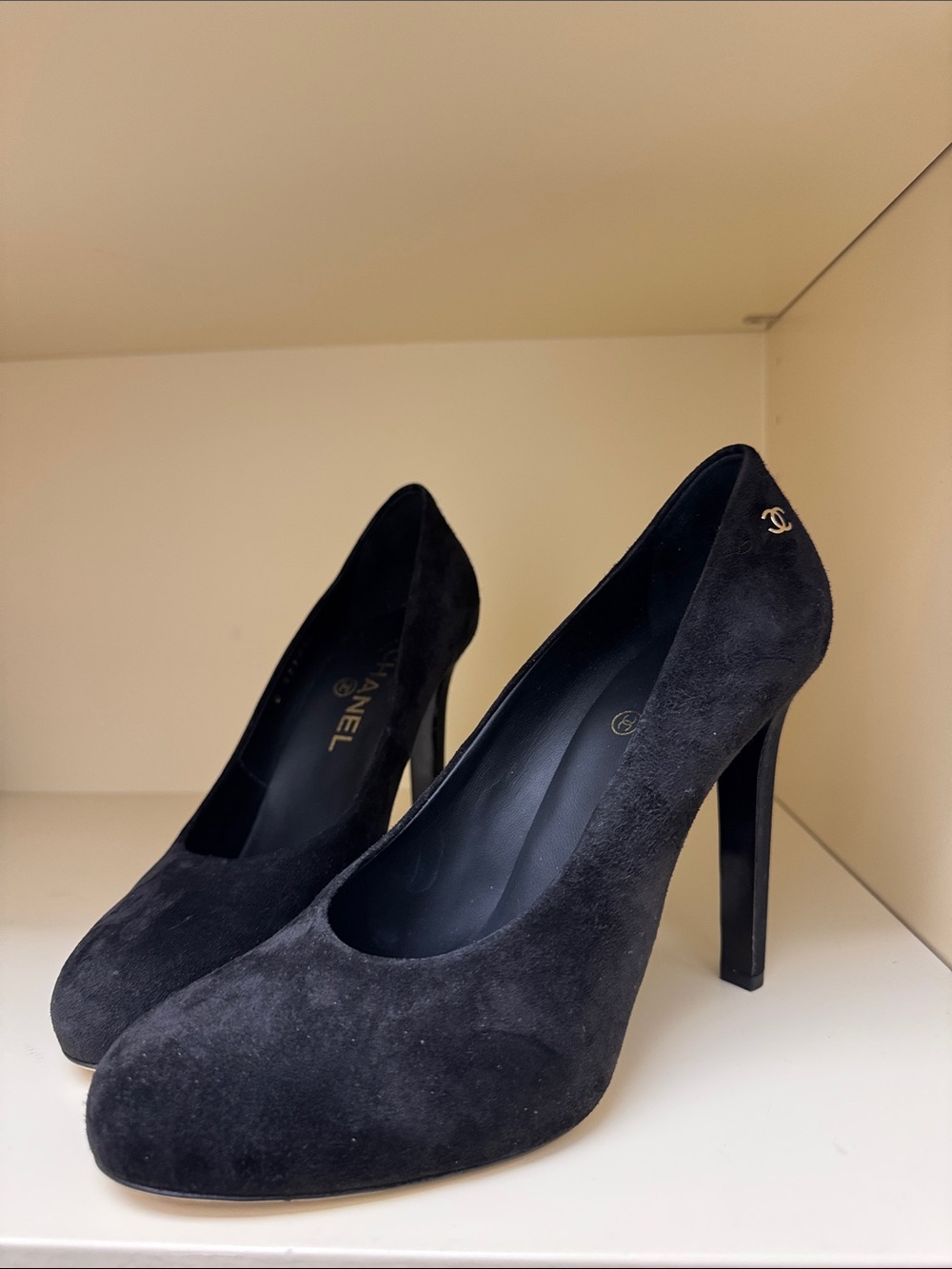 CHANEL Black Suede Stiletto Pumps